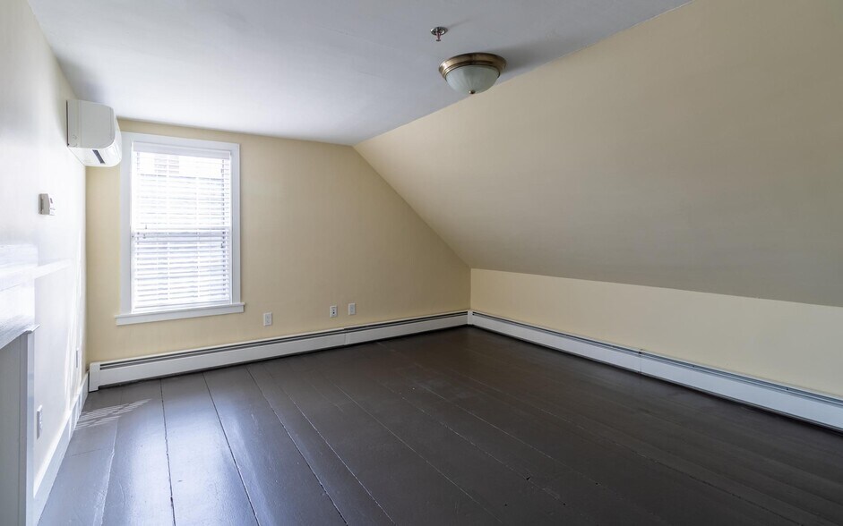 More Photos Of 110 Chapel St, Portsmouth Office For Lease