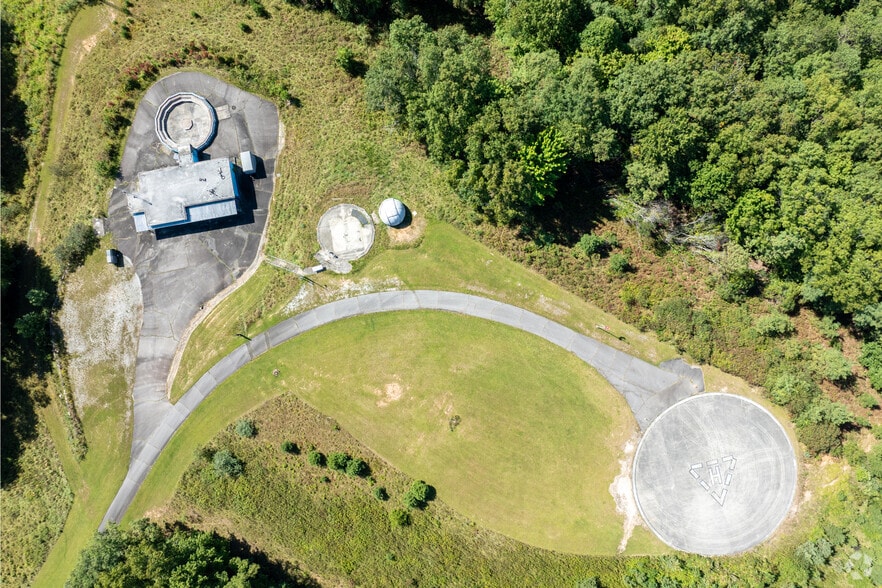 More Photos Of 1 Pari Dr, Rosman Specialty For Sale