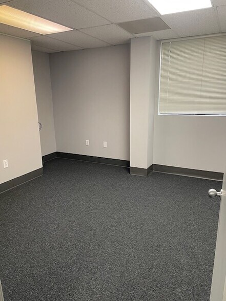 More Photos Of 6015 Chester Cir, Jacksonville Unknown For Lease