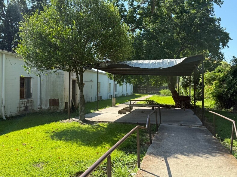More Photos Of 201 Lee St, Tallulah Apartments For Sale