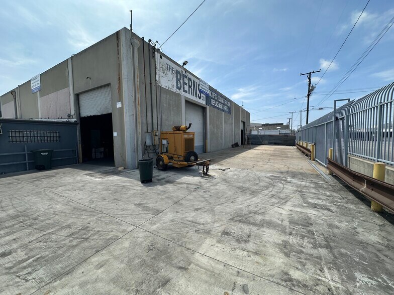 More Photos Of 1240-1250 W 17th St, Long Beach Service For Lease