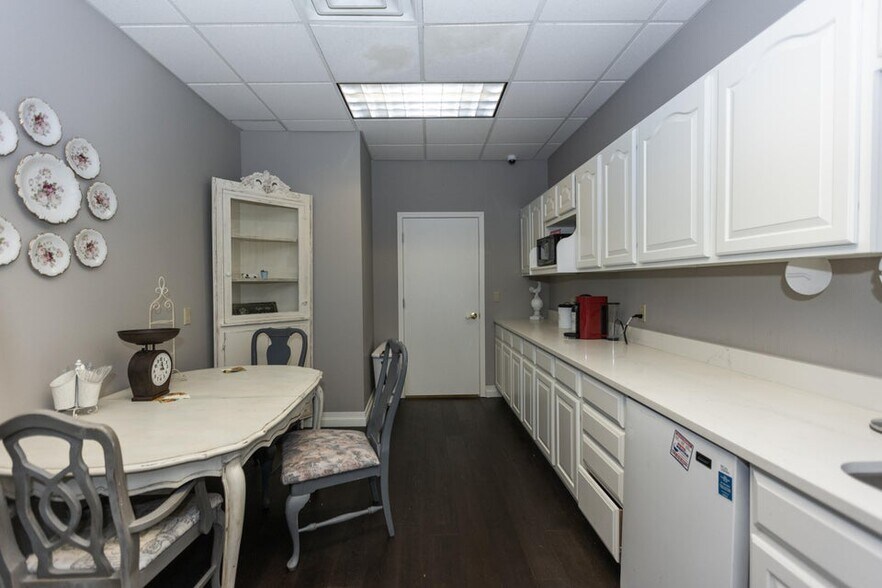 More Photos Of 3060 S Fremont Ave, Springfield General Retail For Sale
