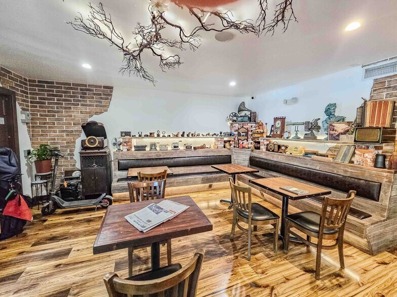 More Photos Of 228 S Oxford Ave, Los Angeles Restaurant For Sale