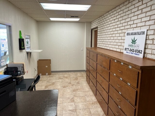 More Photos Of 1901 19th St, Nitro Medical For Lease