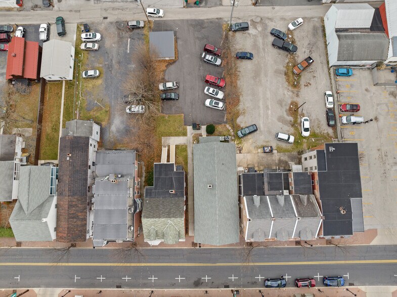 More Photos Of 37 W Middle St, Gettysburg Storefront Retail Residential For Lease