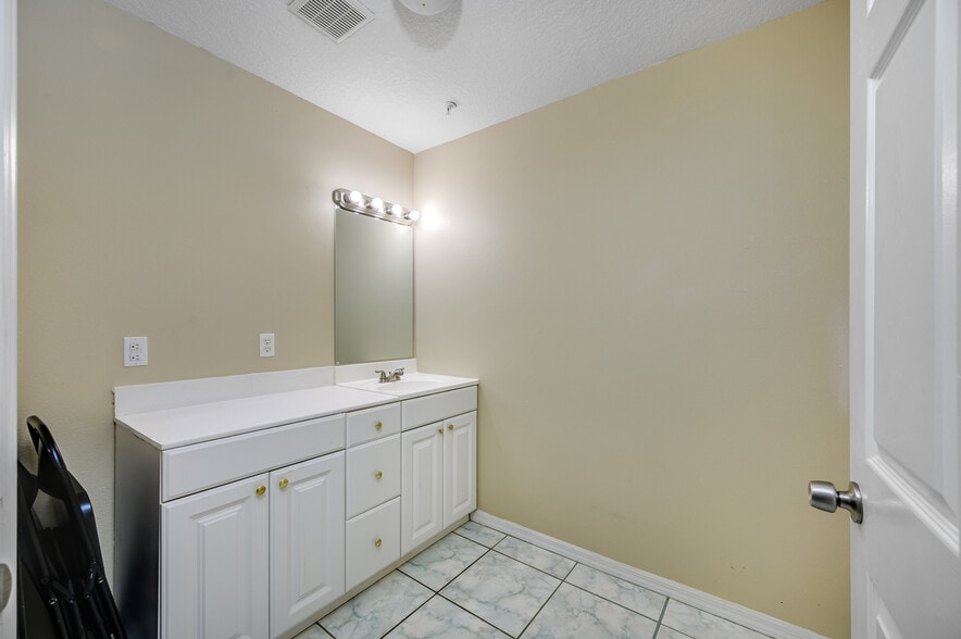 More Photos Of 2820 Pan American Blvd, North Port Assisted Living For Sale