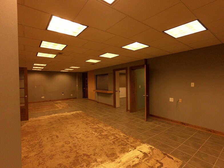 More Photos Of 145 1st Dr NE, New Philadelphia Flex For Lease