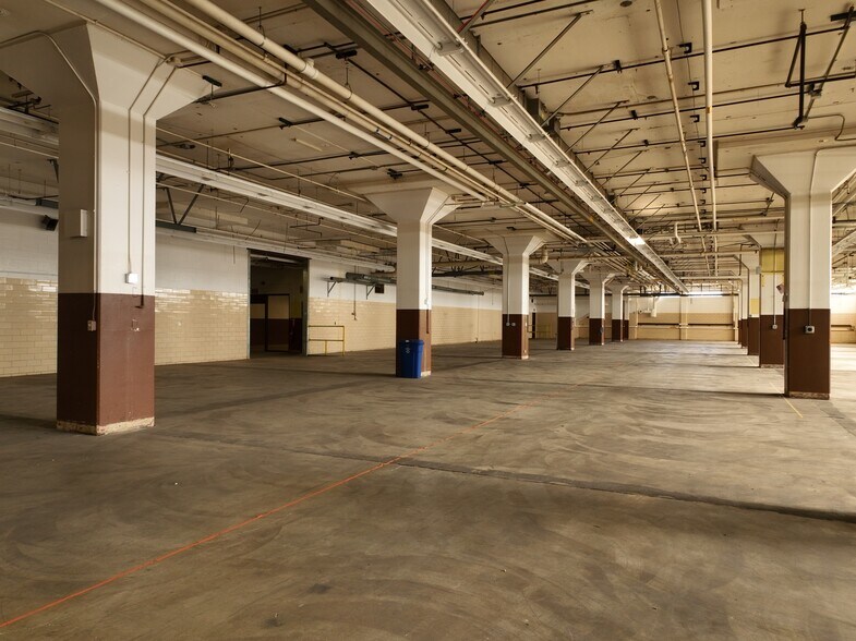 More Photos Of 4265 N 30th St, Milwaukee Industrial For Sale