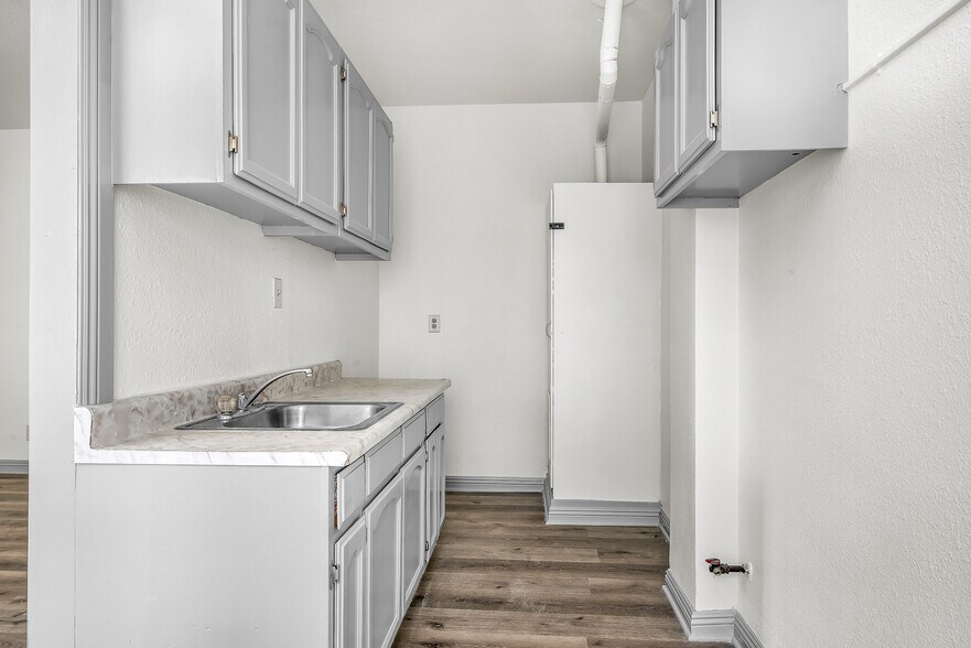 More Photos Of 123 S Westmoreland Ave, Los Angeles Apartments For Sale
