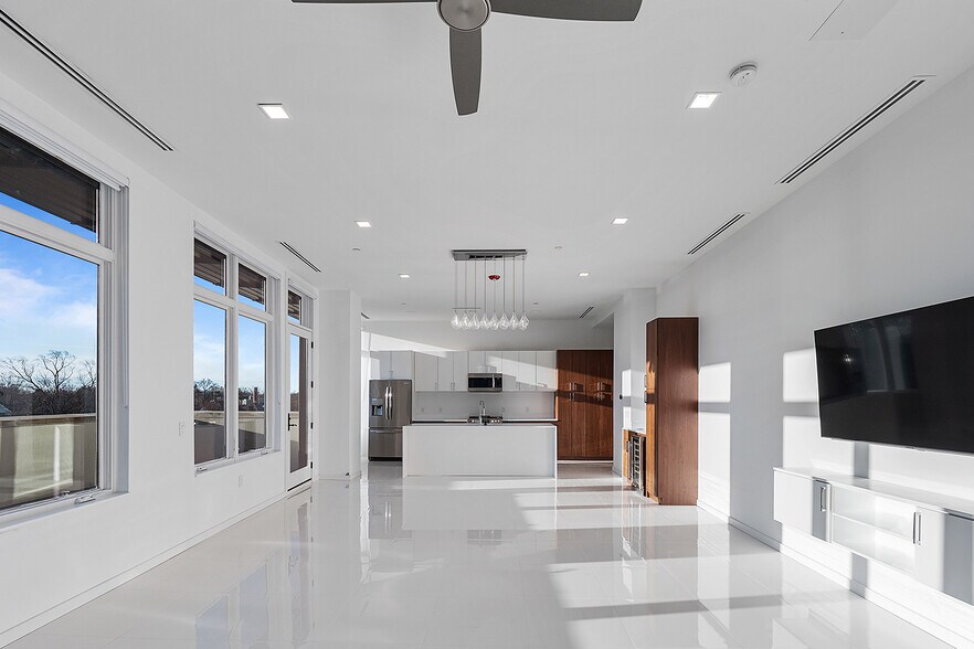 More Photos Of 400 S Old Woodward Ave, Birmingham Apartments For Sale