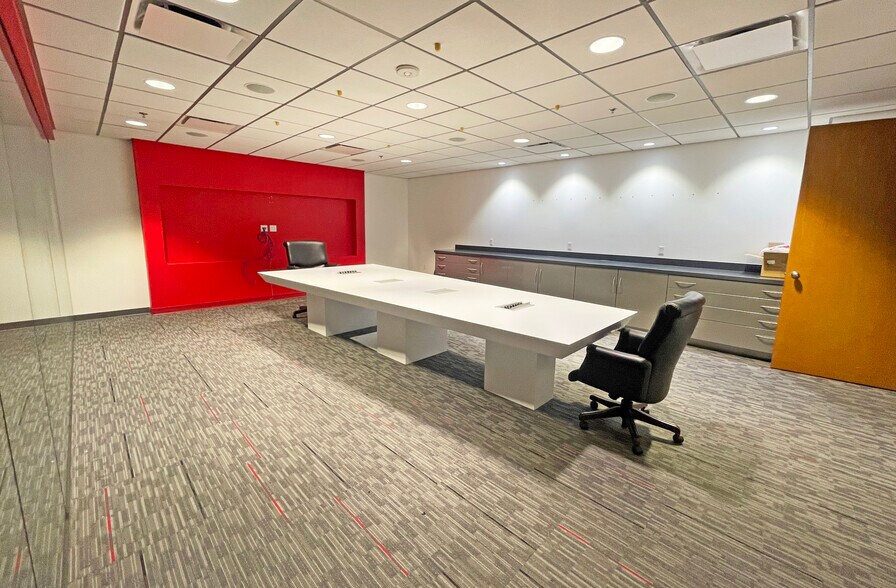 More Photos Of 950 Stephenson Hwy, Troy Loft Creative Space For Lease