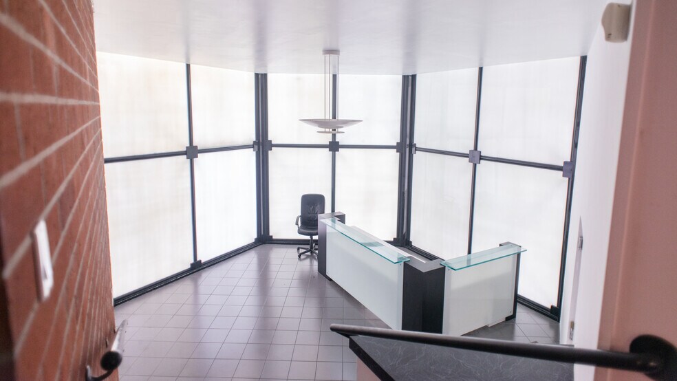 More Photos Of 220-306 Pasadena Ave, South Pasadena Light Distribution For Lease