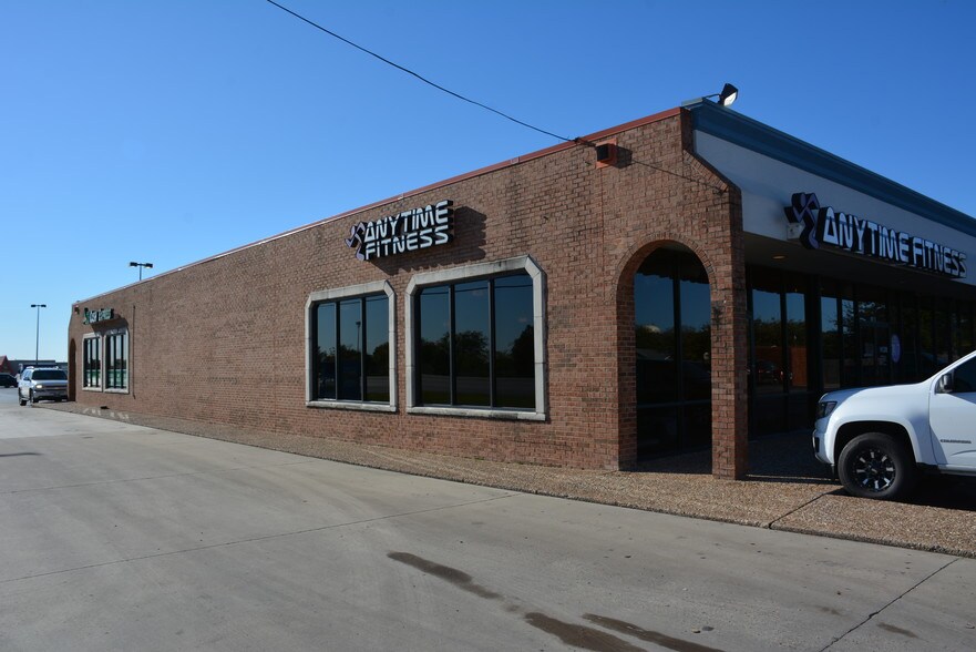 More Photos Of 1029 N Saginaw Blvd, Saginaw Storefront For Lease