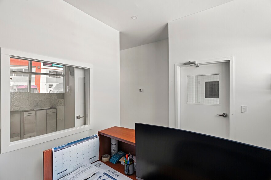 More Photos Of 10960 42 St NE, Calgary Storefront For Sale