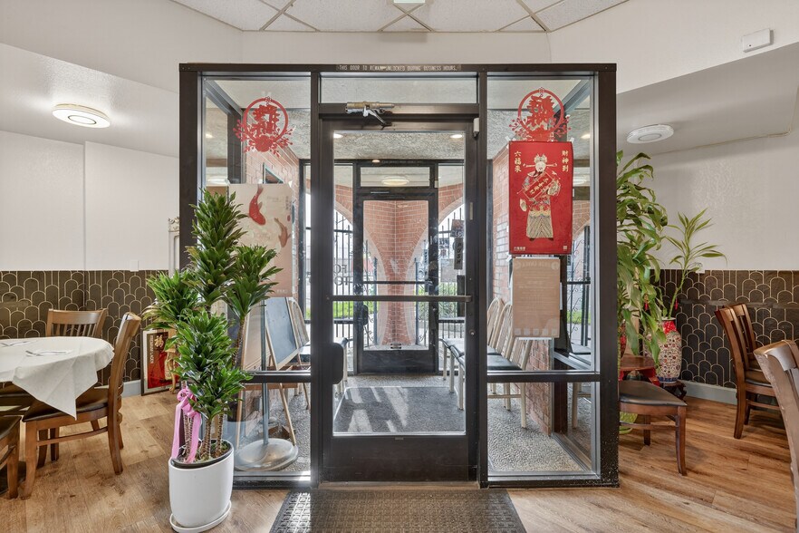 More Photos Of 1614 21st St, Sacramento Restaurant For Sale