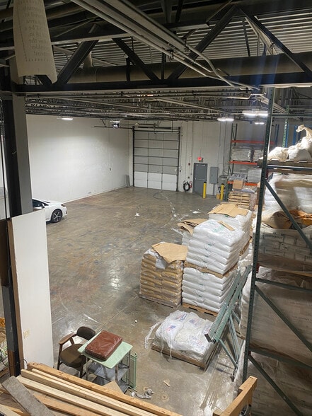 More Photos Of 396 W Fenton Ln, West Chicago Warehouse For Lease