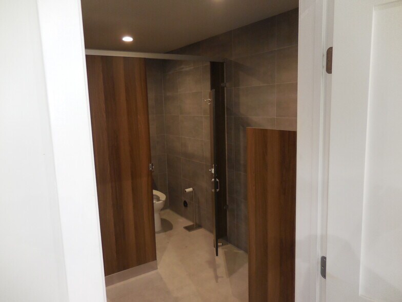 More Photos Of 1439 Plaza Del Amo, Torrance Warehouse For Sale