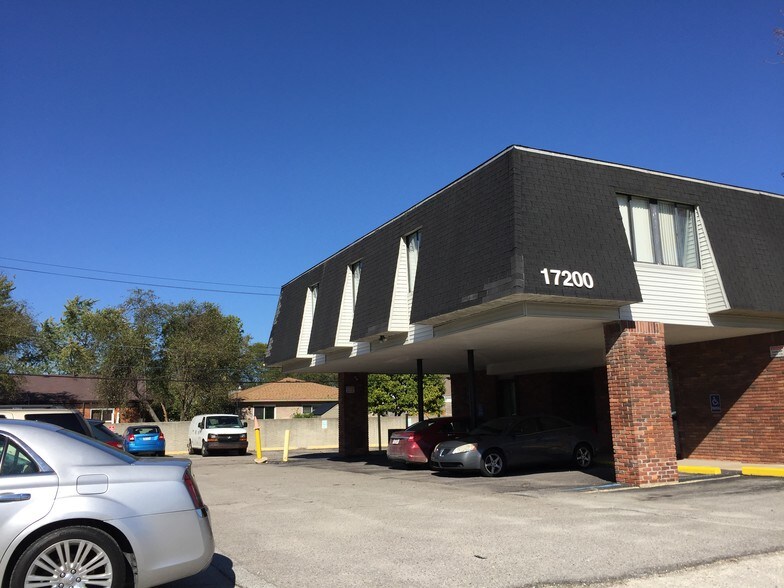More Photos Of 17200 W 10 Mile Rd, Southfield Office For Lease