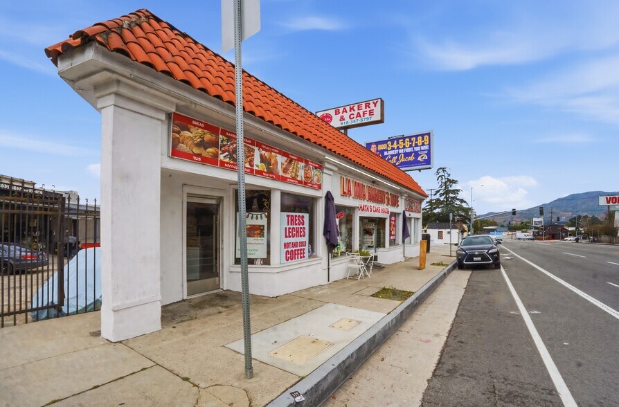 More Photos Of 7780 Foothill Blvd, Tujunga Restaurant For Sale