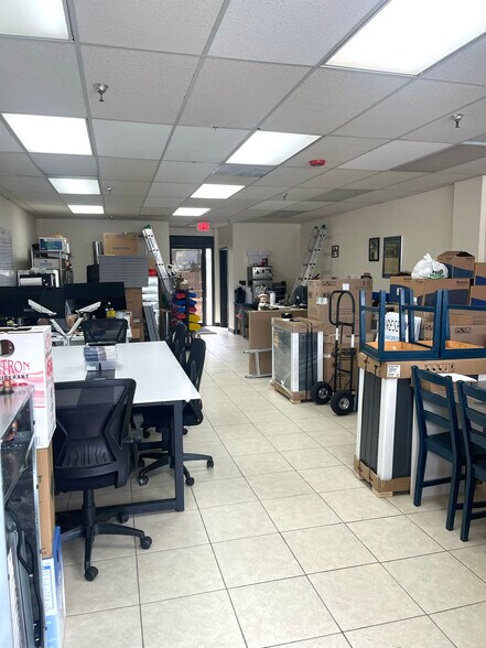 More Photos Of 473 W Northwest Hwy, Palatine Office Residential For Lease