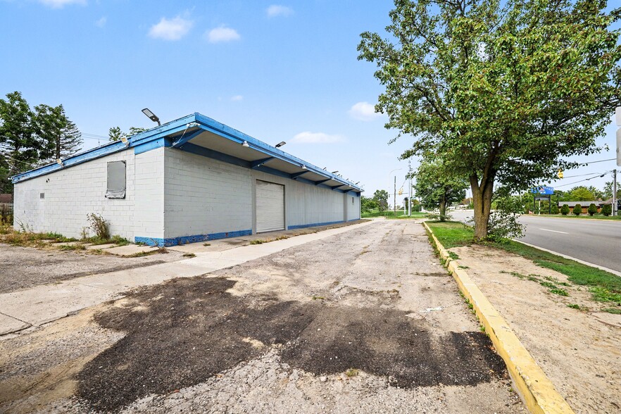 More Photos Of 1010 S Gratiot Ave, Mount Clemens Auto Repair For Sale