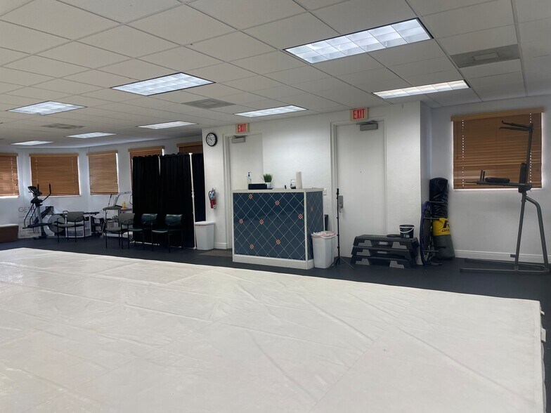 More Photos Of 1446 N Krome Ave, Florida City Office For Sale