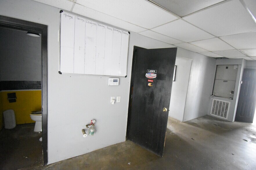 More Photos Of 621 W Main St, La Porte Warehouse For Lease