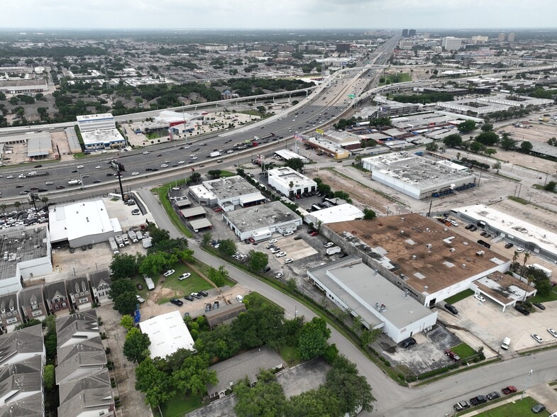 More Photos Of 6100 Southwest Fwy, Houston Auto Dealership For Sale