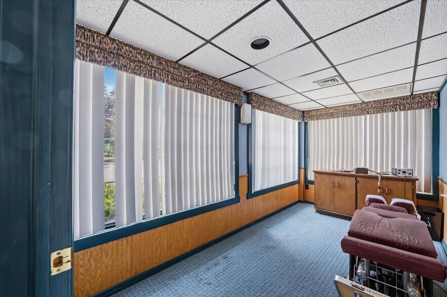 More Photos Of 402 W Moorestown Rd, Nazareth Medical For Sale