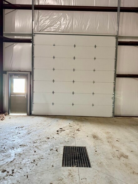 More Photos Of 5700 Eastside Parkway Dr, Gas City Light Distribution For Lease