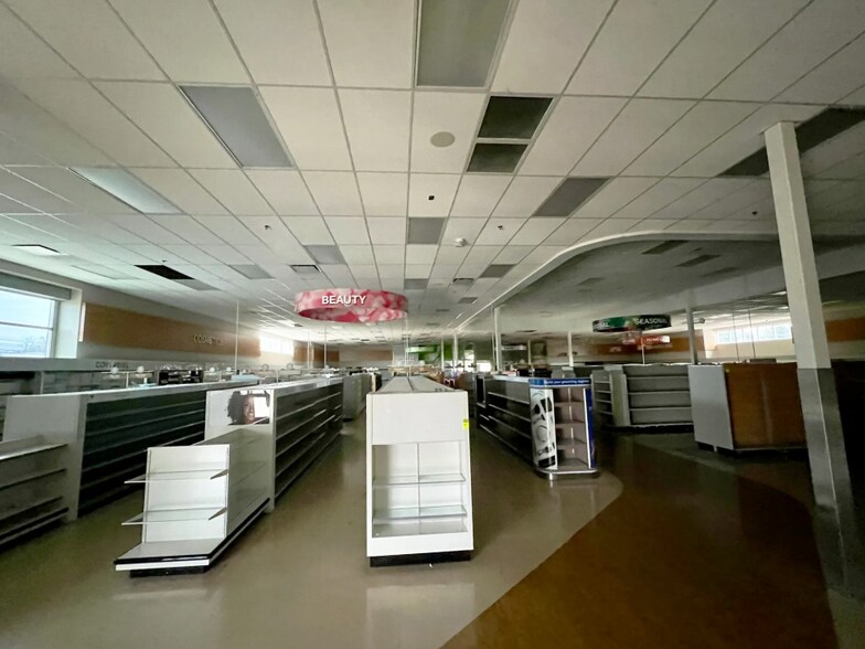 More Photos Of 1186 Baldwin Ave, Pontiac Drugstore For Lease