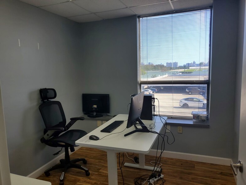 More Photos Of 1250 E Hallandale Beach Blvd, Hallandale Beach Office For Lease