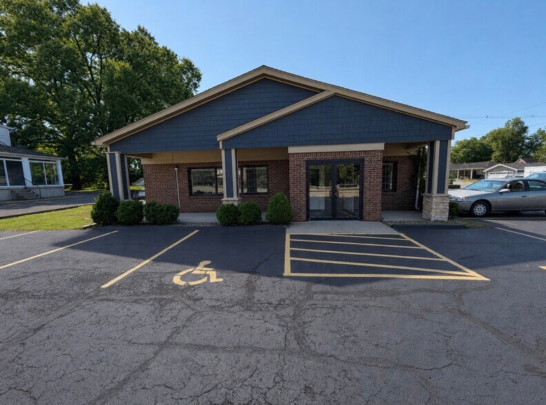 Primary Photo Of 319 Cathedral Manor, Bardstown Office Residential For Lease