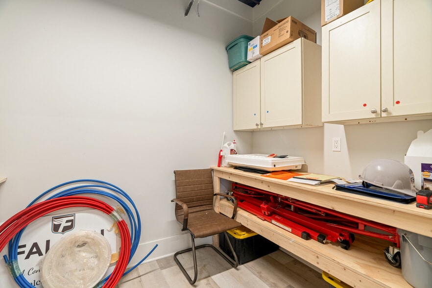 More Photos Of 6908 Office Park Cir, Knoxville Medical For Sale