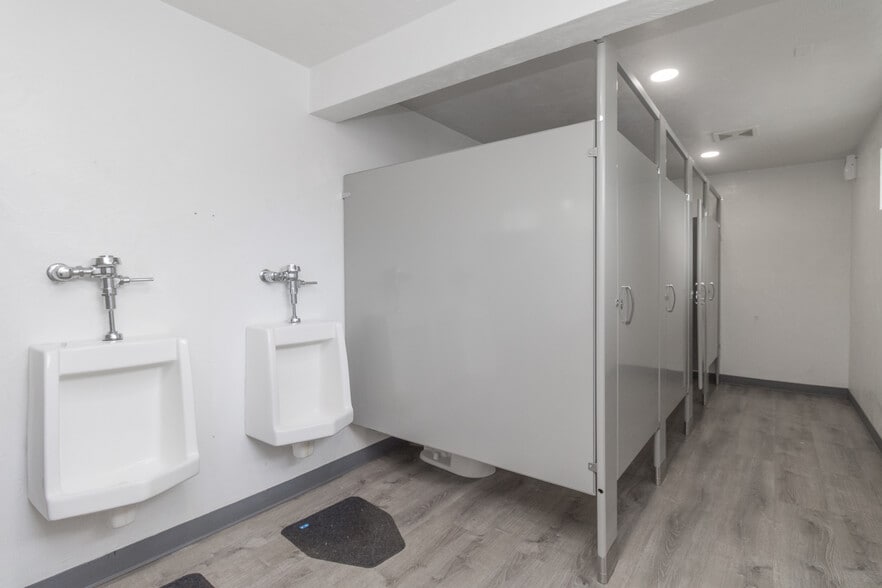 More Photos Of 444 Front St, Sekiu Hotel For Sale