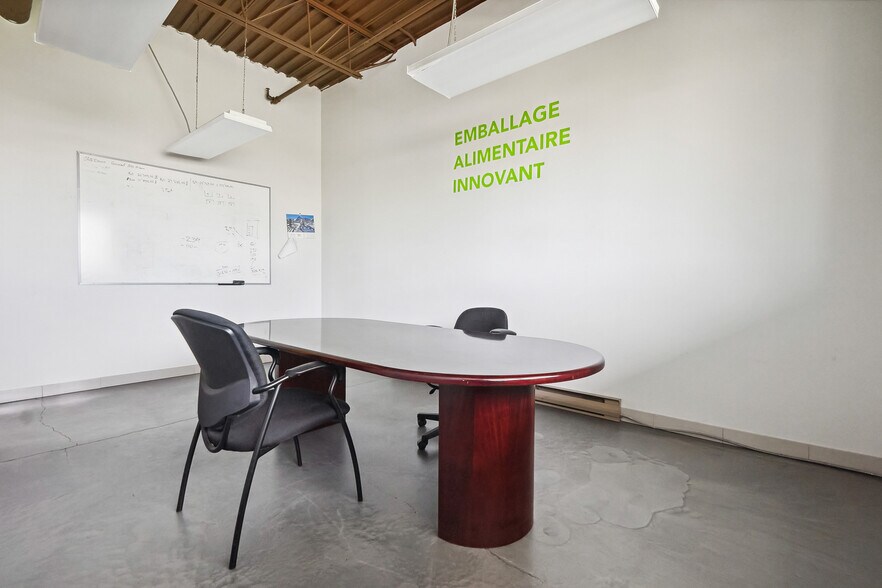 More Photos Of 800 Rue Pierre-Caisse, Saint-jean-sur-richelieu Manufacturing For Lease