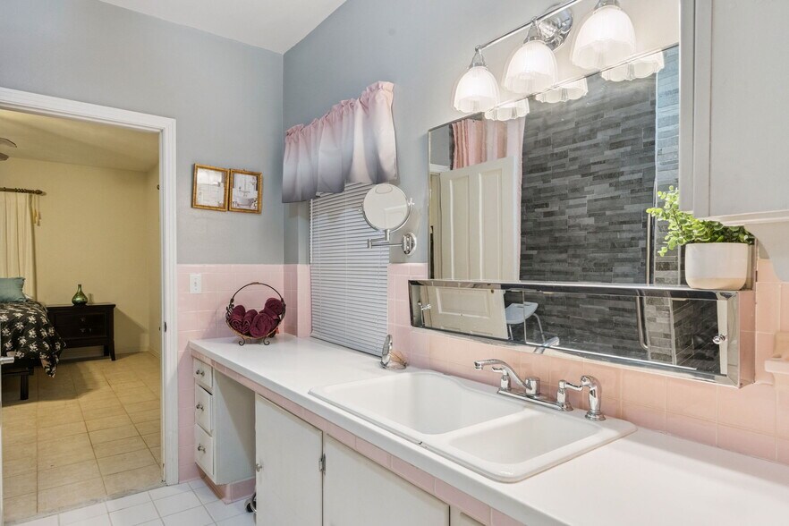 More Photos Of 27 S Center St, Eustis Assisted Living For Sale