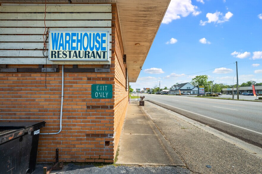 More Photos Of 22272 State Highway 59, Robertsdale Restaurant For Sale