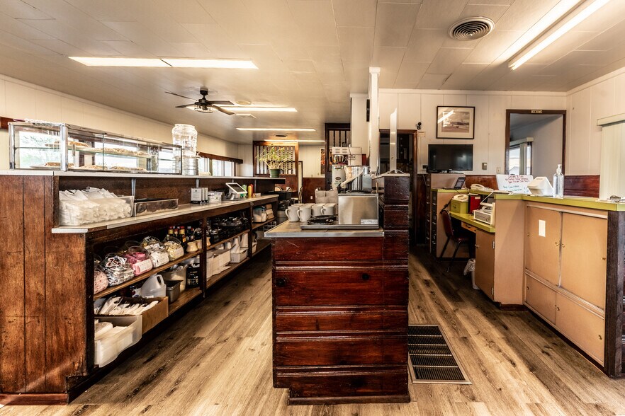 More Photos Of 1445 S 2nd St, Raton Hotel For Sale