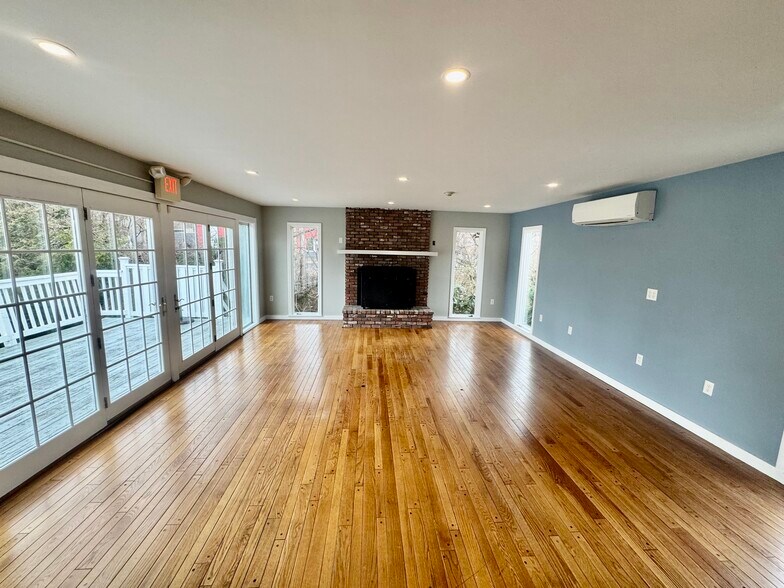 More Photos Of 110 Main St, Kingston Office For Sale
