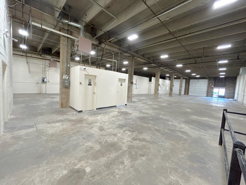 More Photos Of 3800-3842 West St, Landover Warehouse For Lease