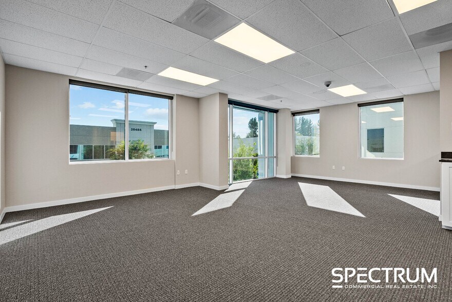 More Photos Of 28512-28518 Constellation Rd, Valencia Warehouse For Lease