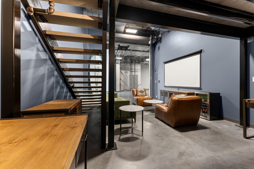 More Photos Of 4229 N FM 620 Hwy, Austin Showroom For Sale