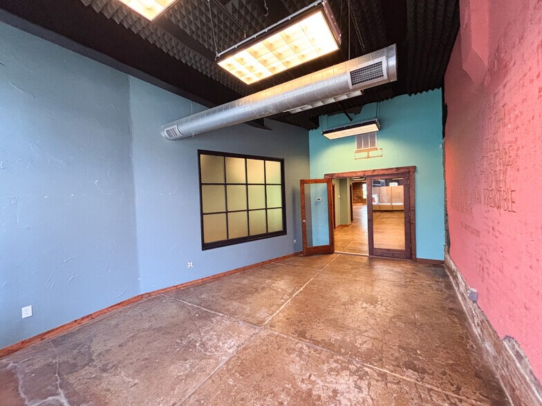 More Photos Of 509 W Olive St, Springfield General Retail For Sale