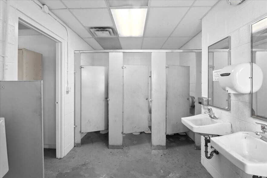 More Photos Of 148 Beverly Rancocas Dr, Willingboro Warehouse For Lease