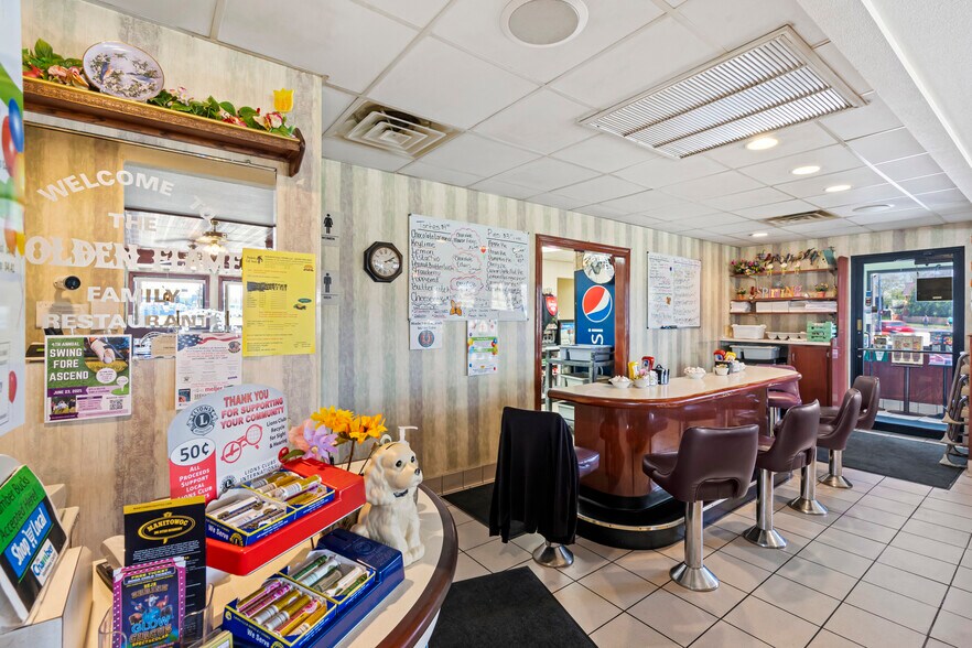 More Photos Of 2604 Custer St, Manitowoc General Retail For Sale
