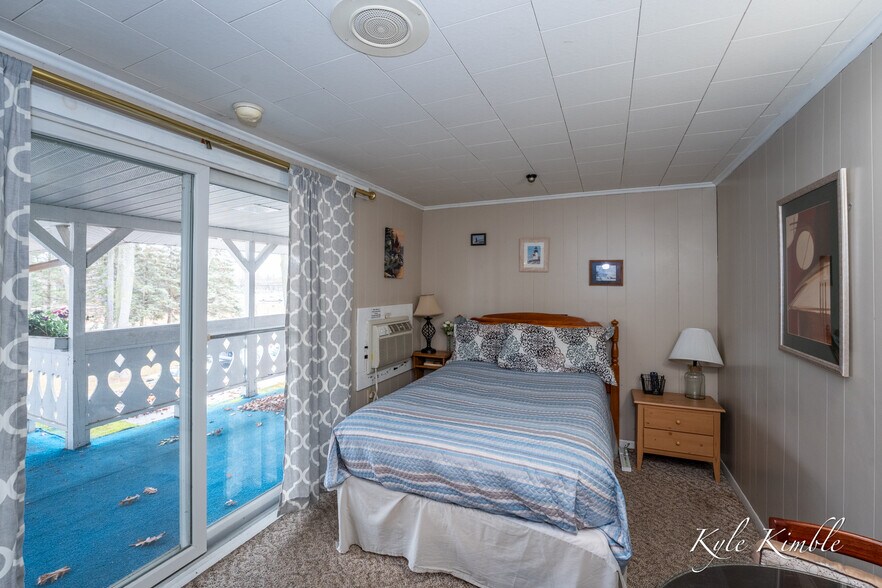 More Photos Of 104 W Houghton Lake Dr, Prudenville Hotel For Sale