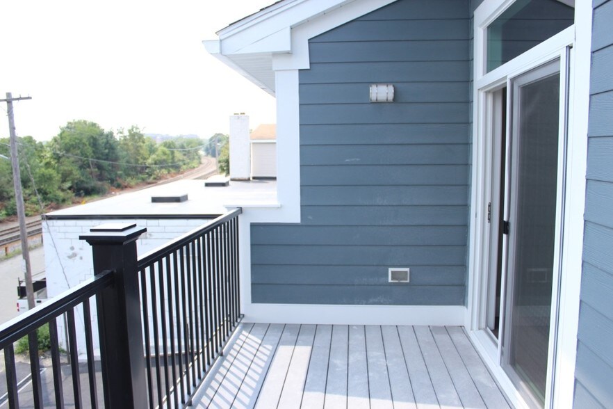 More Photos Of 42 Felton St, Waltham Warehouse For Lease