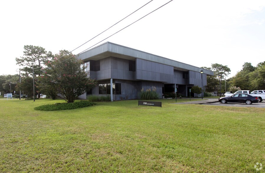 More Photos Of 330 Shipyard Blvd, Wilmington Office Residential For Lease