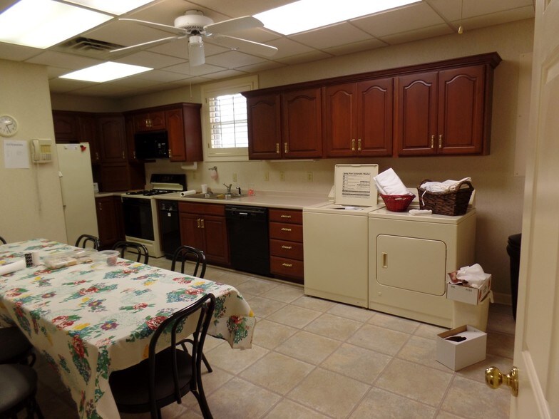 More Photos Of 316 E Harper St, Troy Medical For Sale